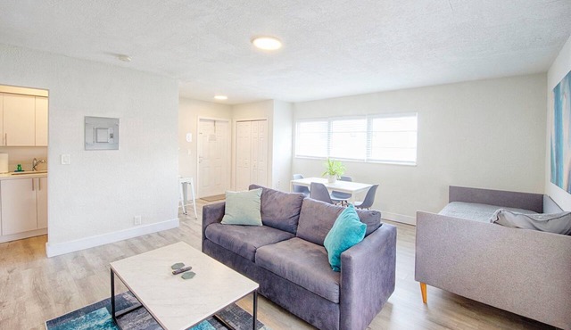 Queen Bed + Twin 1 Block to Beach Heated Pool
