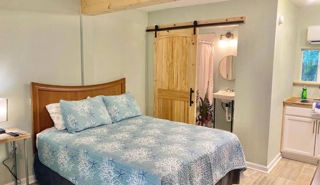 Queen Kitchenette by the Bay #10 in Panacea