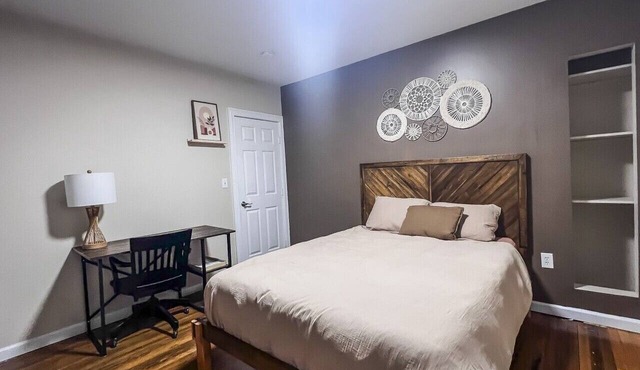 Quiet 1st-Floor 2BR Haven w/King Bed, Desks, In-Unit Laundry & 2-Car Parking | Walk to Yale