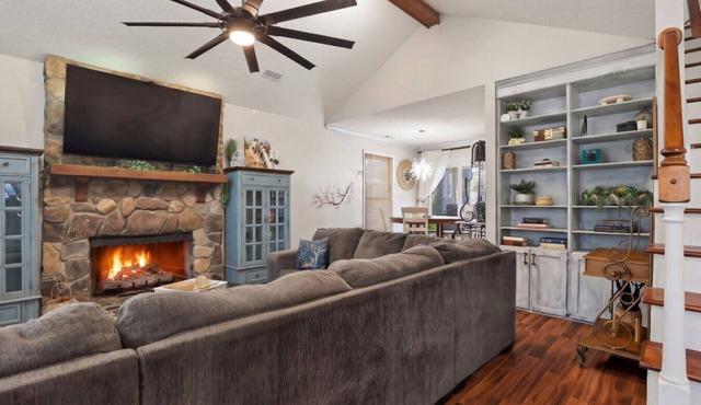 Quiet 4BR Retreat Prefect for Families and Groups