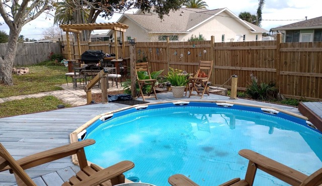 Quiet and safe Neighborhood on a cul de sac near beach & shops with sun and fun