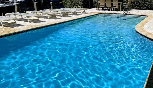 Quiet Luxury Canal Villa Near Fort Lauderdale Beach, restaurants and shops