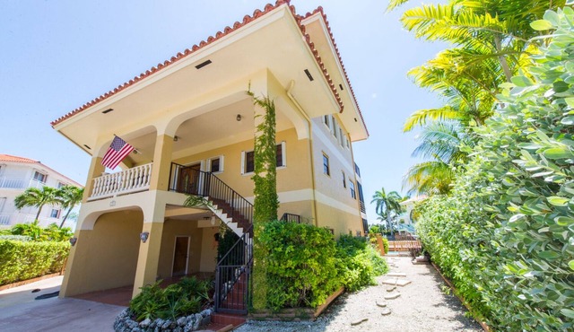 Quiet, Secure, 7 Br Home, Boater's Dream, 100 Ft Dock, accomm multiple families