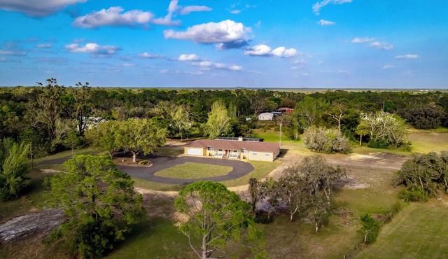 Raceway Ranch - Hometown delight! 5 bedroom pool home on 5 acres!