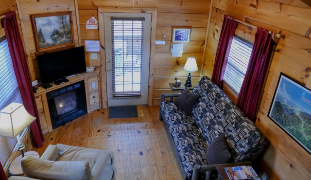 Real Logs-1BR, sleeping loft & futon-sleeps 6. Riverside