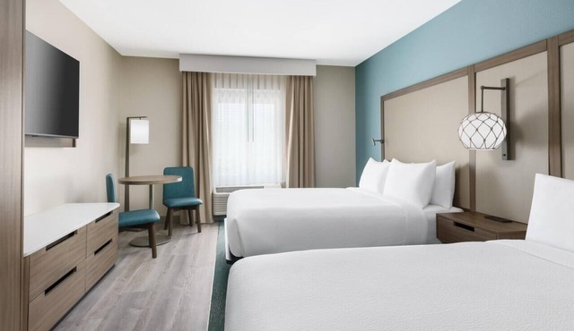 Relax and Recharge! 4 Relaxing Units, Free Breakfast, Near Marathon Air Museum!