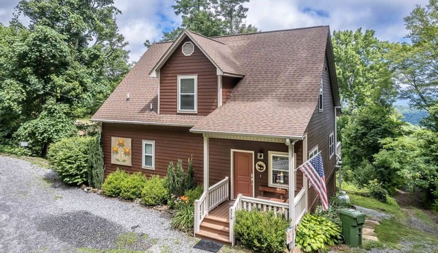 Relax and Unwind-Hot Tub - Views - Firepit in Whittier