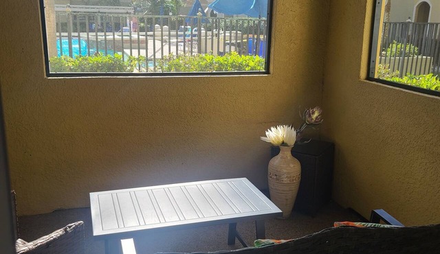 Relax by the pool/ground floor unit 10min drive from Clearwater beach!