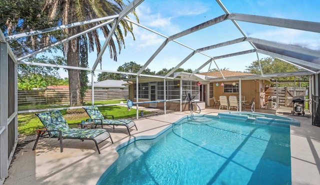 Relaxing Pool Home minutes from Siesta Key