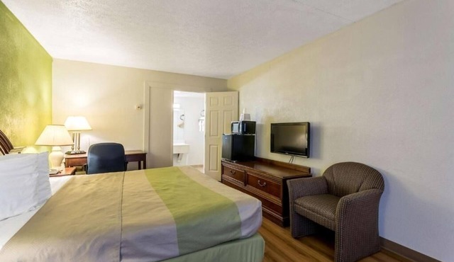 Relaxing Room Near Ripken Stadium w/On-Site Restaurant