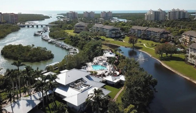 Renovated 3 BR villa in Naples, west of 41, close to beach and onsite club