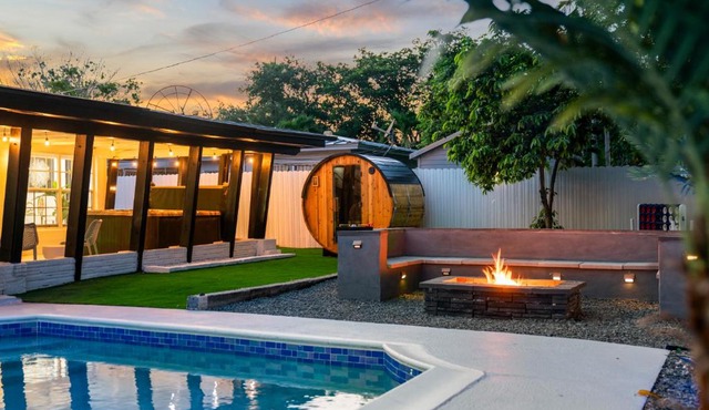 Resort-Style Miami Home Pool Sauna & Jaccuzi