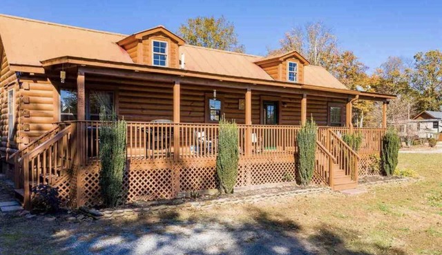 Restoration Station: Where Landrum's past Inspires Renewal - 2Bed/2Ba Log Cabin
