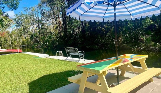 Retro Retreat-Waterfront/Kayaks for 5/Boatslip/bikes