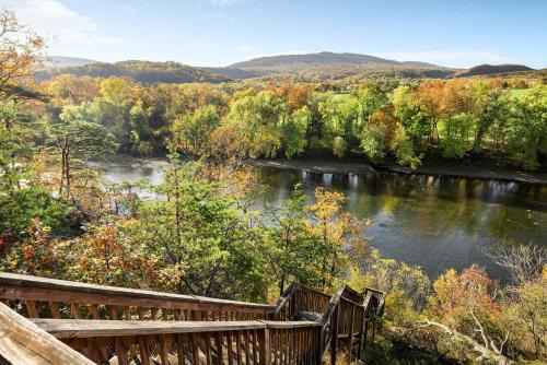 Riverfront Log Cabin w Fireplace Grill & Fire Pit in Paw Paw