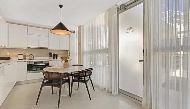 Roami at 250 Collins | Pool | Next to Beach
