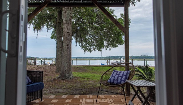 Romantic Waterfront Getaway 1st Floor Deep Water Views