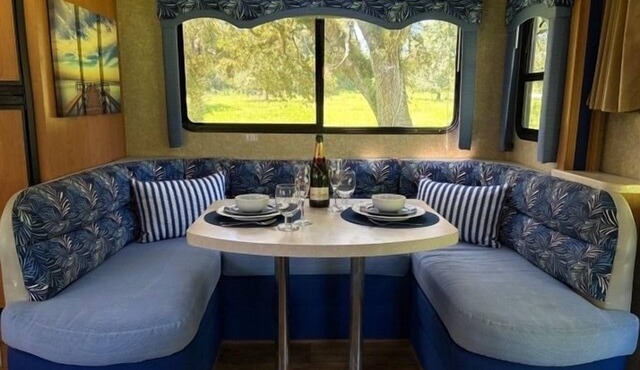 RV Getaway + lots of outdoor space under the oaks & evening around the fire pit