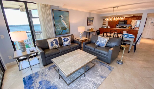 Sanibel Harbour Resort: Harbour Tower 711 Updated beachfront condo with wrap-around lanai.