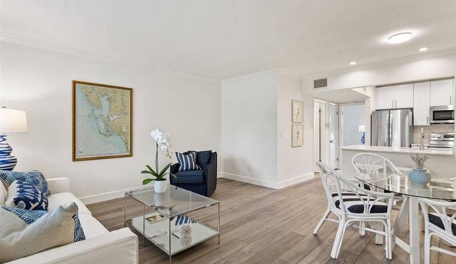 Sanibel Island Renovated Condo Ground Floor, WiFi, Close to Beach, Washer/Dryer
