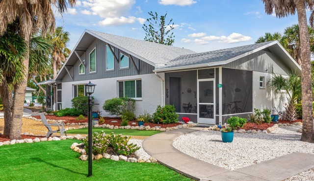 Sanibel Shores B1, Walking Distance to Beach (0.5 mile), 4 night minimum