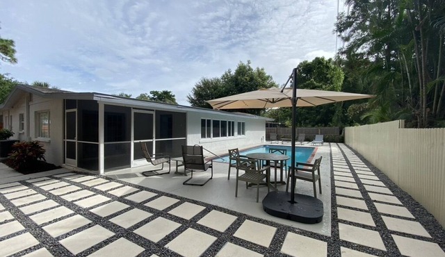Sarasota Home Calm and Sunny in Sapphire S, 13 min. to Lido Key and 7 to Airport