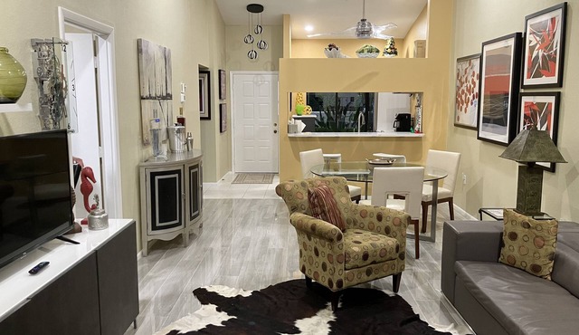 Sarasota ParadisenUTC Mall/Ringling Museum/St. Armen's Circle/Small Pet