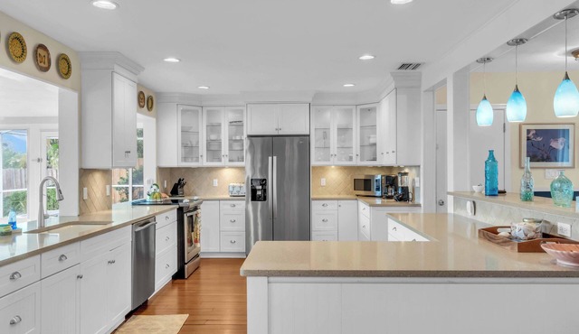 Sarasota Waterfront Paradise- Location, Location.!