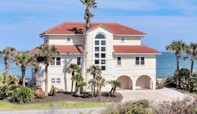 Sea Haven - Oceanfront home w/beach access & deck
