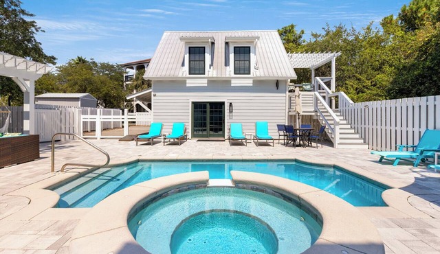Seagrove – Private Pool + Carriage House