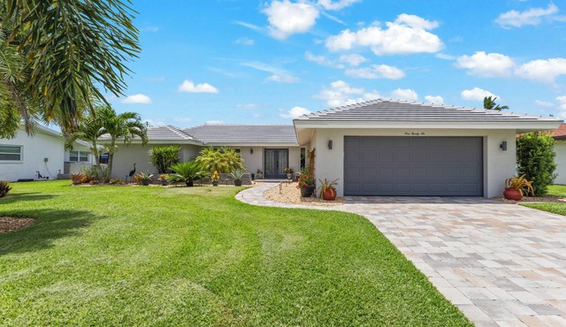 Seaside Villa Waterview south-facing, perf. location SW Cape, heated pool, kayak