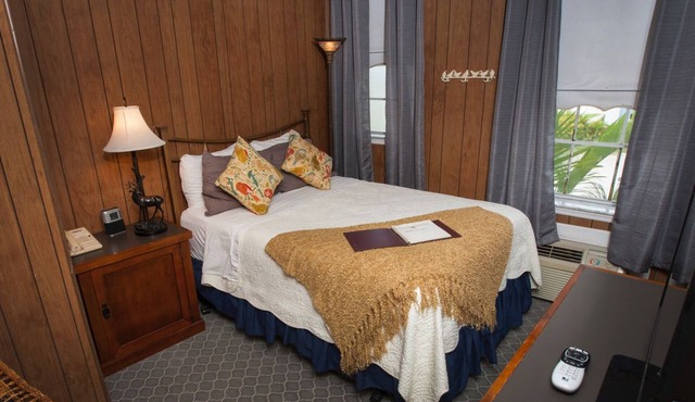 Seminole Inn in Indiantown