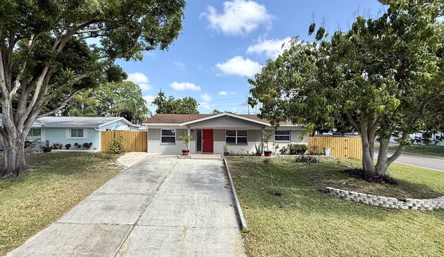 SERENE HOME:WASHER/DRYER-BBQ- NEAR BEACH/LAKE/PARK/MUSEUM/RESTAURANT/AIRPORT!
