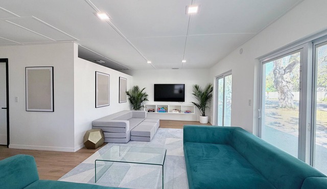 Serene Modern Luxe king Suite~Minutes To Lido Beach, Downtown, UTC + Siesta Key