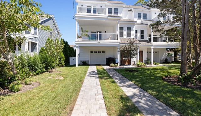 Serenity Off Sunset, spacious West Cape May townhome with a POOL!