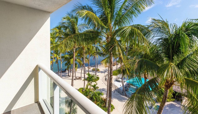 Short Distance From The Well Known Sites! 3 Family-friendly Units, Free Parking