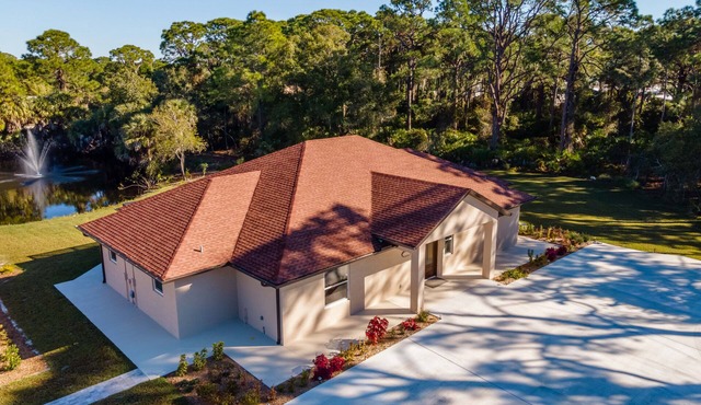 Short term vacation rental, luxury B&B located 0.9 miles from Manasota Beach.