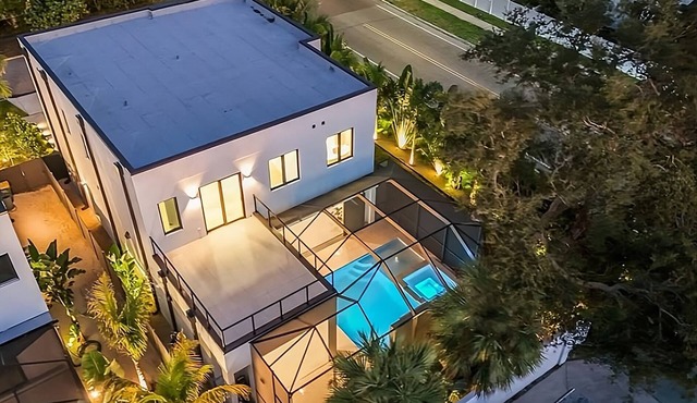 Siesta Luxe - 3 mi to Beach & Downtown, Heated Pool+Spa