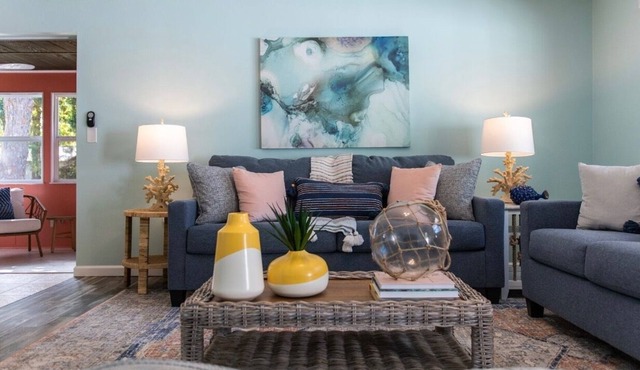 #Siestakeying new designer 1-story bungalow 5 mi. to Siesta Key beach
