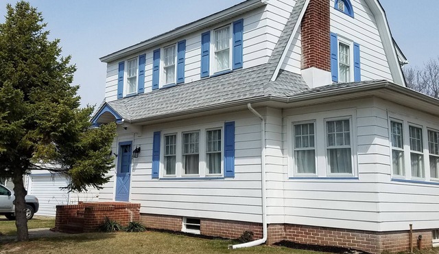 Single Family Large yard!