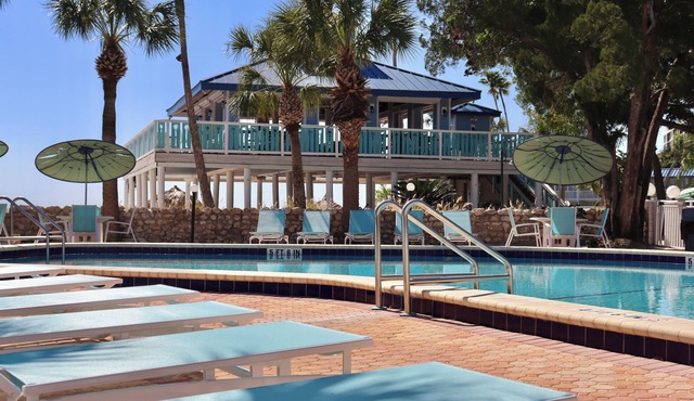 SkyBeach Escape | Close to Chihuly Collection & Art Vibes | Outdoor Pool