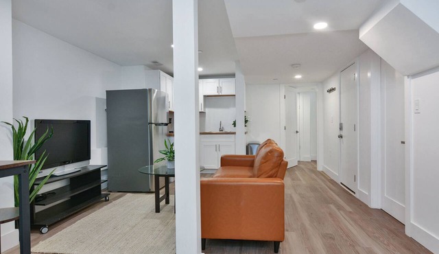 Sleek Somerville Apartment near Encore! in Somerville