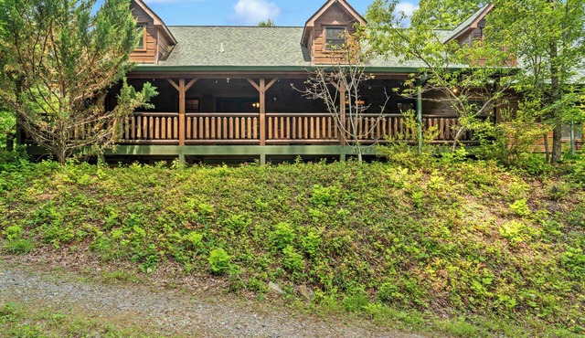Sleeps 12 - 5BR Mountain Cabin - Game Room - Near Brevard