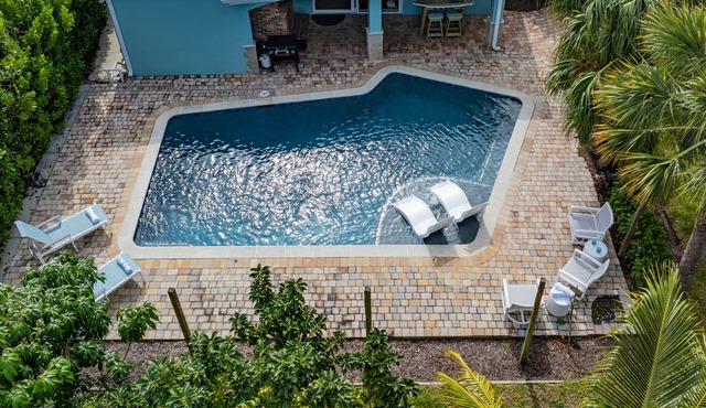 Sleeps 14, Close to Downtown, Beautiful Home!