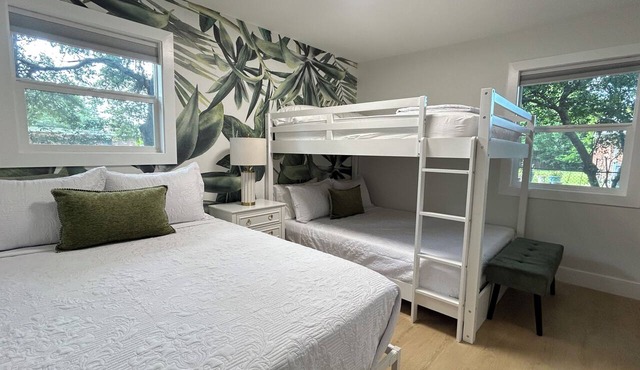 Sleeps 14, Near Airport, Hospitals & Mall