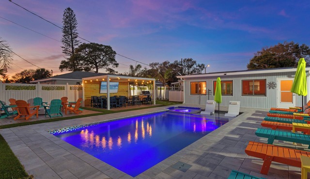 Sleeps 18 + Private Pool+Pickleball+Hot Tub + Near Beach & IMG