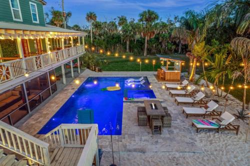 Sleeps 40! 13BR Heated Pool Waterfront Resort Spa