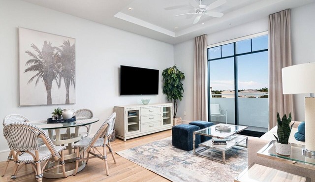 SOCE FLATS 302 - Brand New Olde Naples Condo Steps to 5th Ave S!