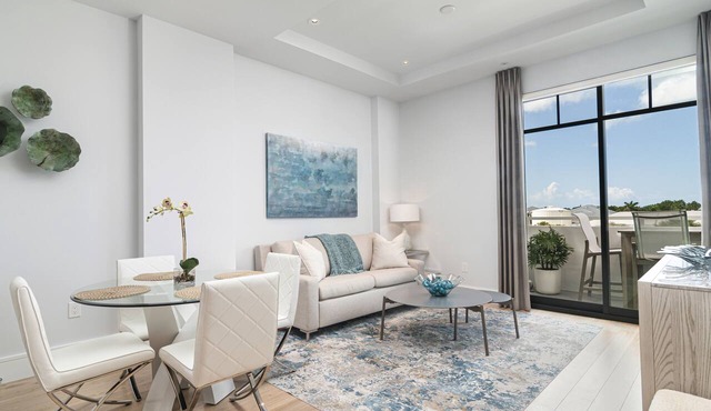 SOCE FLATS 306 - Brand New Olde Naples Condo Steps to 5th Ave S!