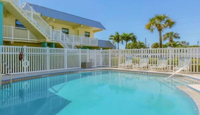 Soothing Seaside Stay: Scenic by the Ocean with Kitchen